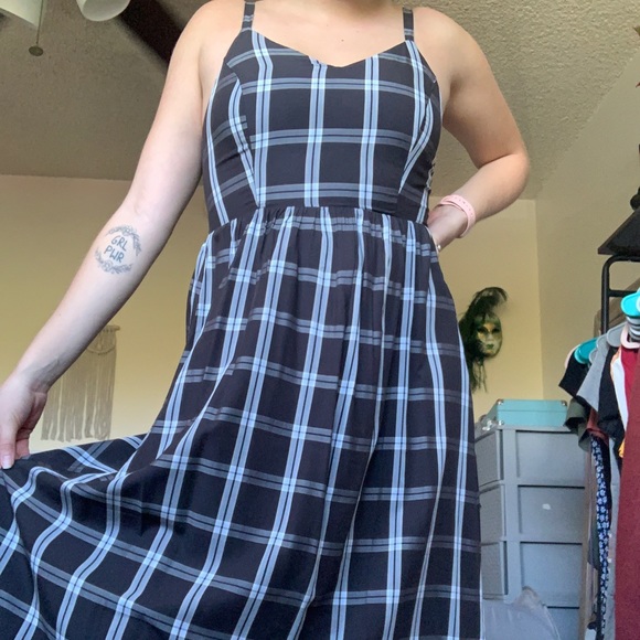 Old Navy Fit and Flare Cami Dress - Picture 4 of 4